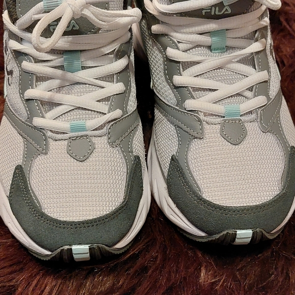 Women's 8.5 gray, white and mint Fila sneaker - Picture 3 of 6